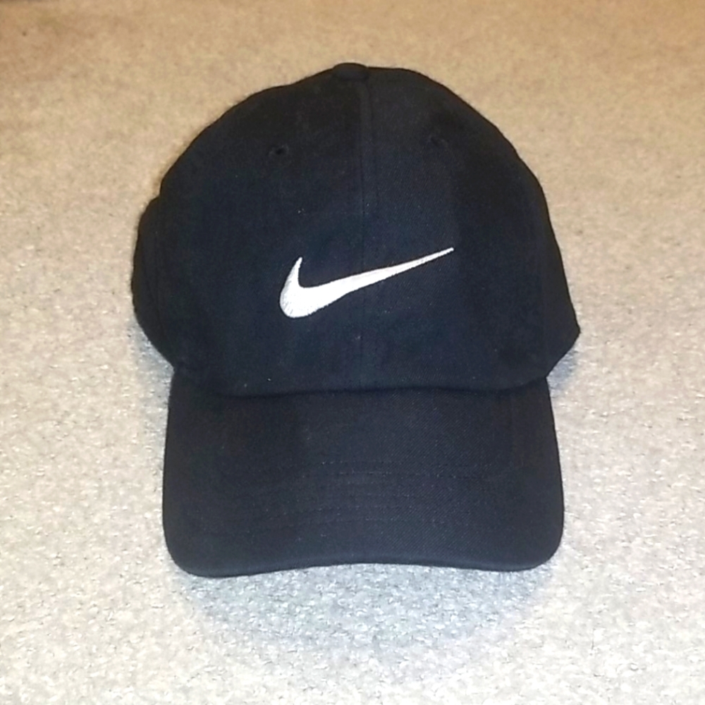 Black Nike dry-fit hat